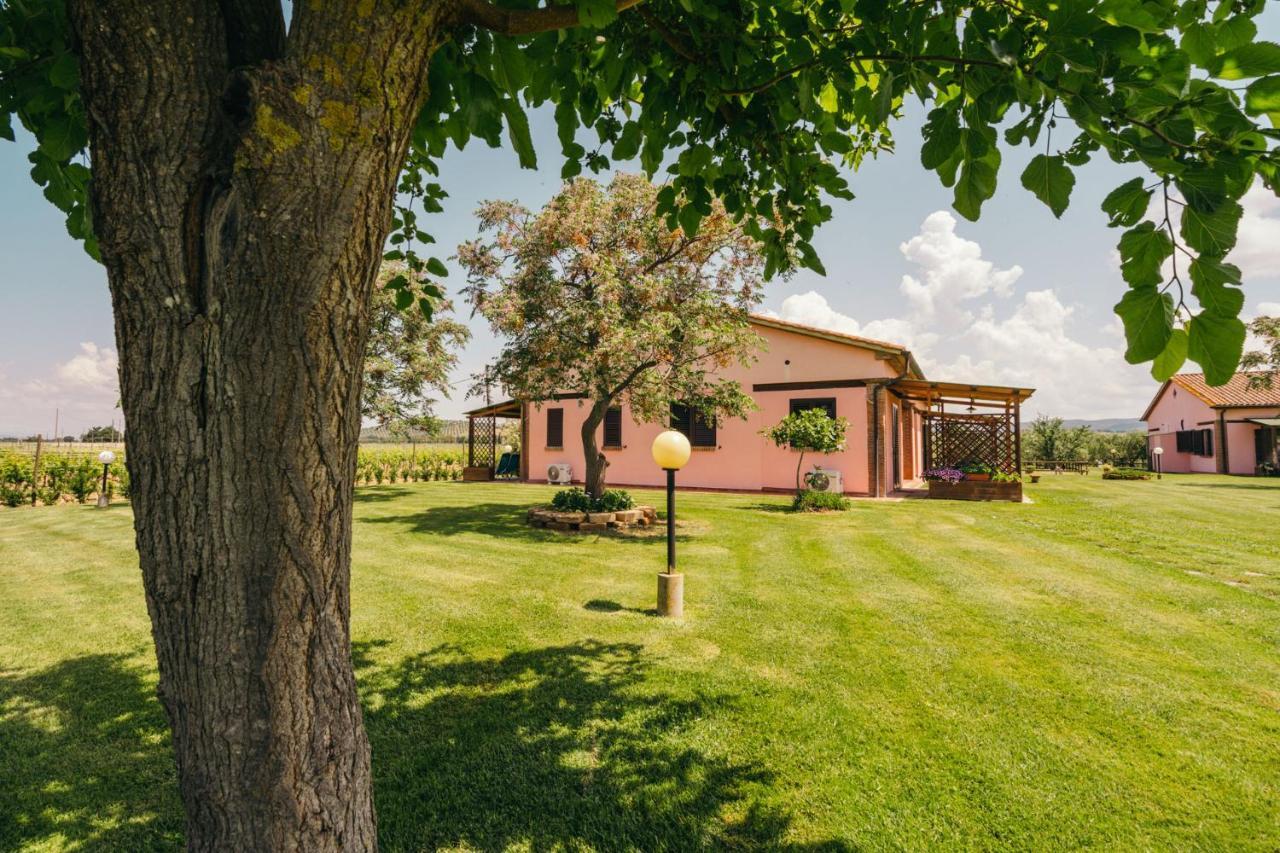 גרוסטו Agriturismo Il Laghetto מראה חיצוני תמונה