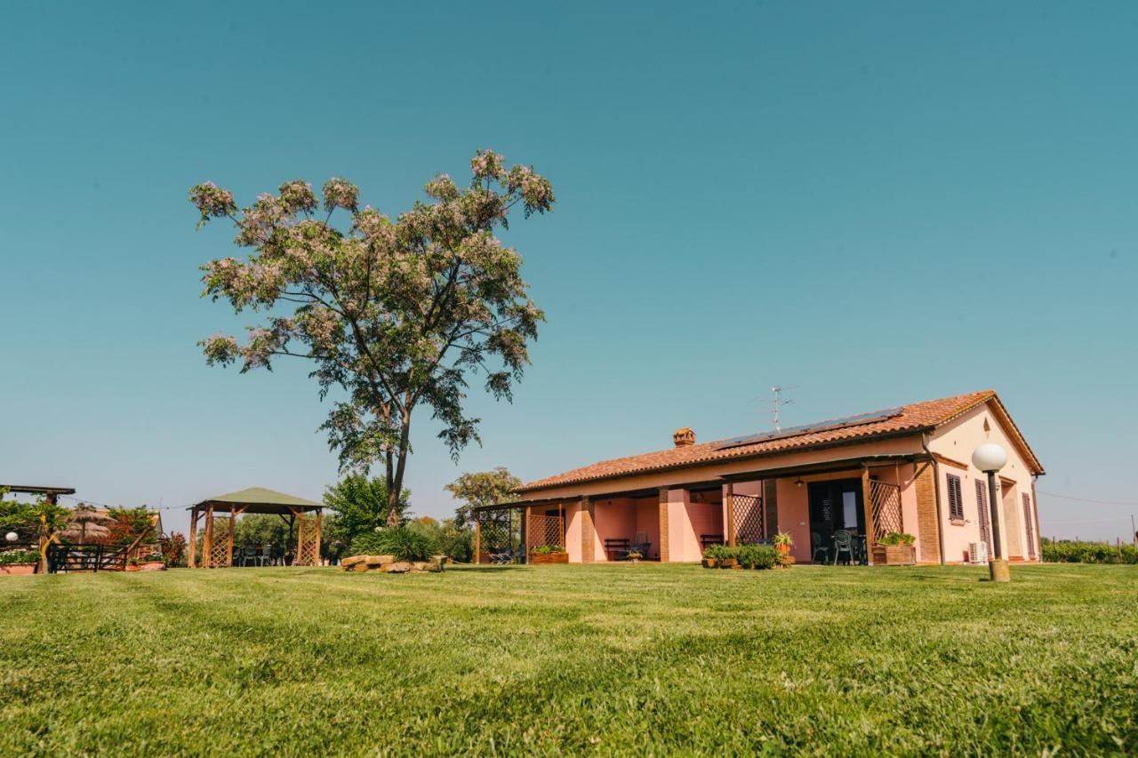 גרוסטו Agriturismo Il Laghetto מראה חיצוני תמונה