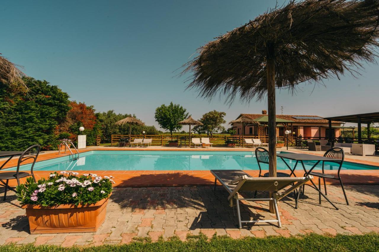 גרוסטו Agriturismo Il Laghetto מראה חיצוני תמונה