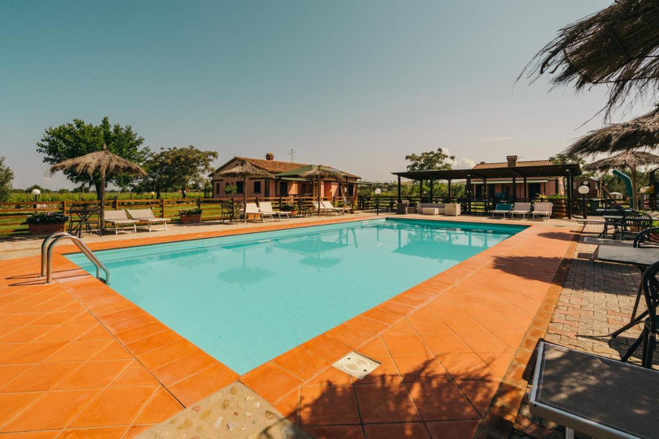 גרוסטו Agriturismo Il Laghetto מראה חיצוני תמונה
